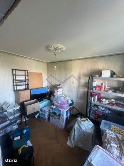 Apartament cu 3 camere în Podu Roș