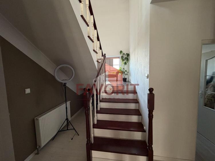 Casă individuală cu 5 camere cu Canalizare în Sânmihaiu Român