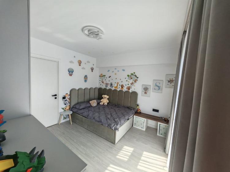 Apartament cu 3 camere decomandat în Sud