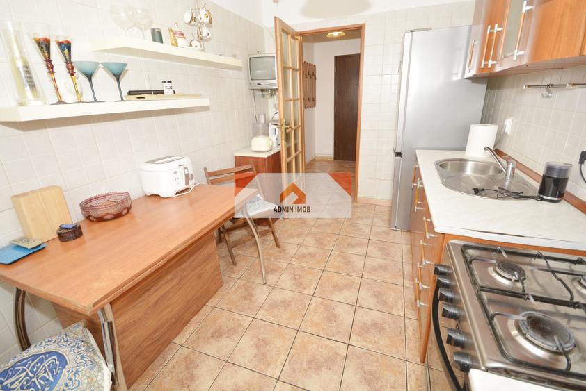 Apartament cu 3 camere în Drumul Taberei