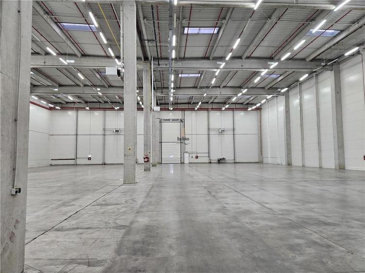 Spațiu industrial, de 3,200 mp, în Est