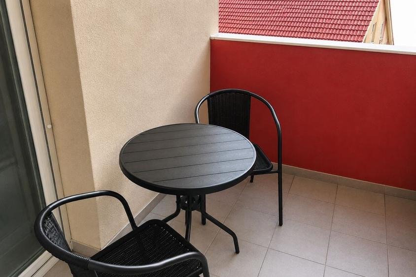 Apartament cu 2 camere decomandat în Exterior Vest