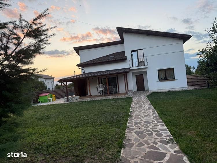 Casă cu 4 camere în Postăvari