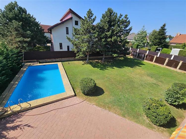 Casă individuală cu 6 camere cu Piscina în Iancu Nicolae