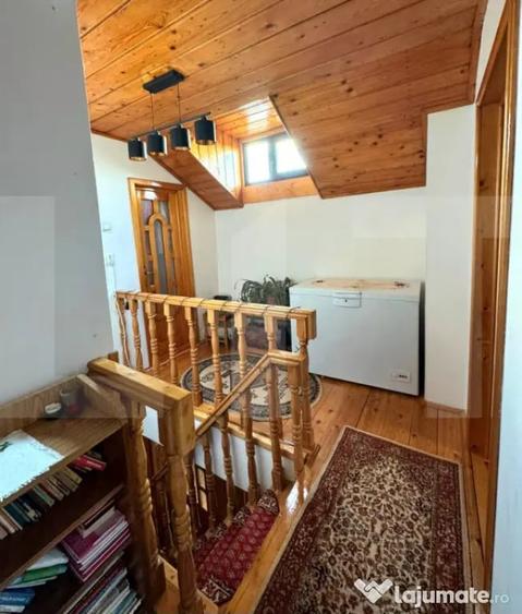 Apartament cu 6 camere decomandat în Central