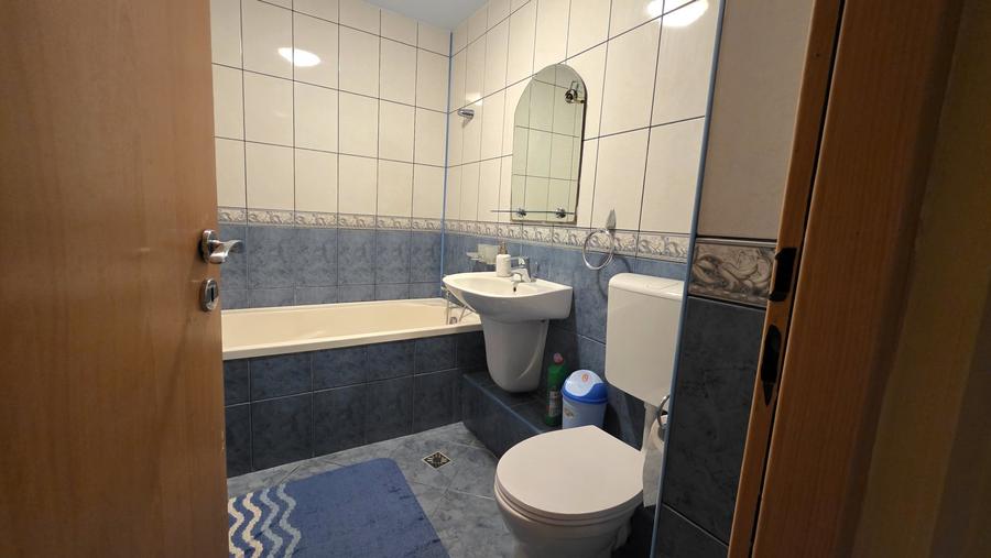 Apartament cu 3 camere decomandat, mobilat în Soarelui