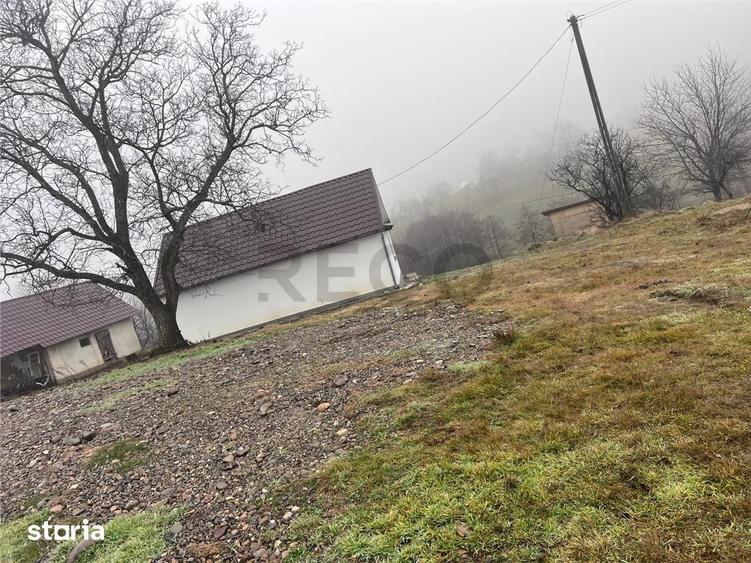Casă cu 3 camere cu Teren 21984 Mp în Plopiș