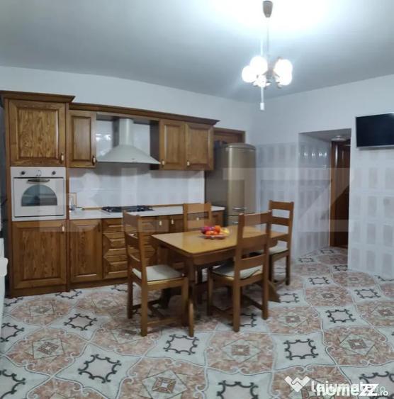 Casă cu 6 camere cu Teren 1178 Mp în Cetate