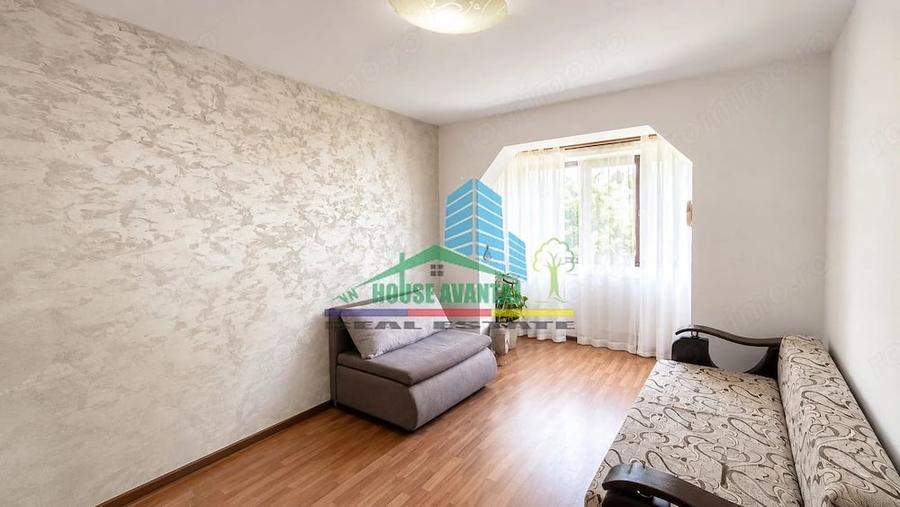 Apartament cu 4 camere decomandat în Central