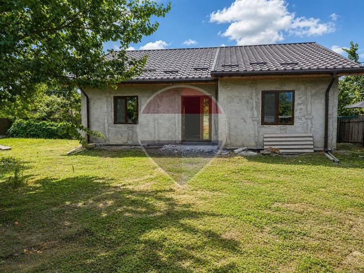 Casă individuală cu 3 camere cu Teren 1200 Mp în Gostinu