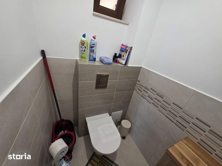 Casă cu 4 camere cu Teren 800 Mp în Stupini