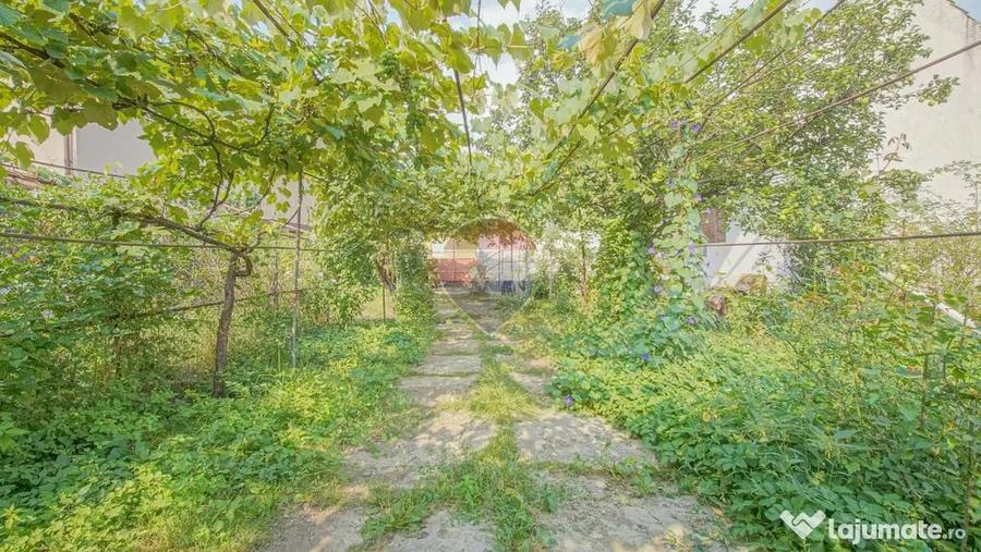 Casă cu 3 camere cu Teren 553 Mp în Central