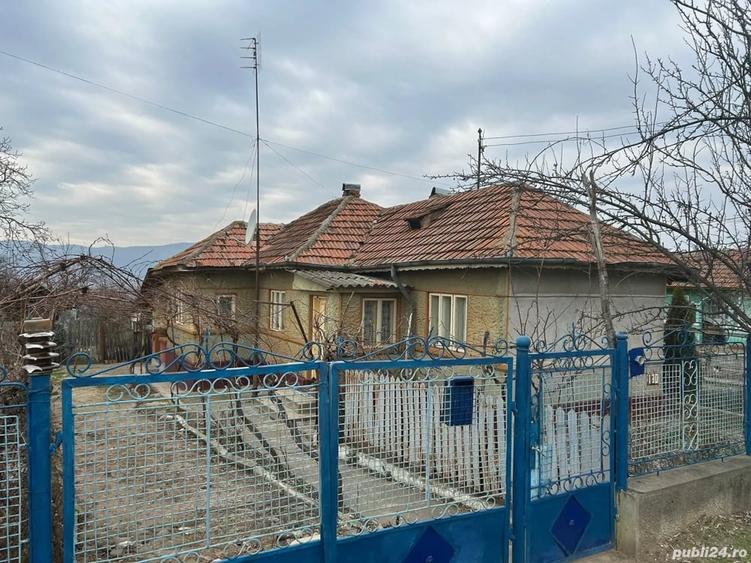 Casă cu 5 camere cu Teren 330 Mp în Valea Nucului