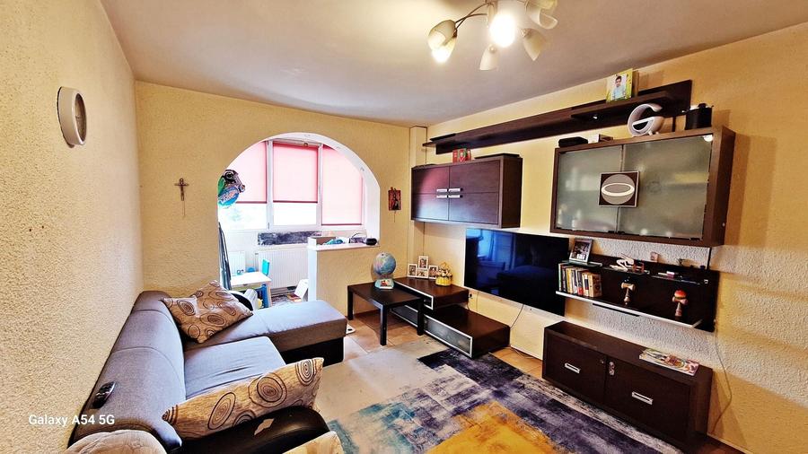 Apartament cu 2 camere decomandat în Florilor