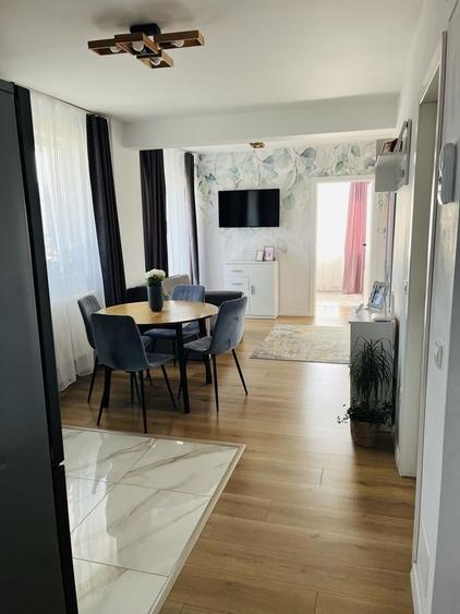 Apartament cu 3 camere decomandat în Florești