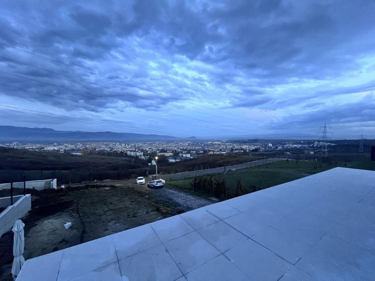 Casă cu 4 camere cu Teren 1000 Mp în Vulcan