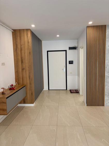 Apartament cu 3 camere semidecomandat, mobilat în Pipera