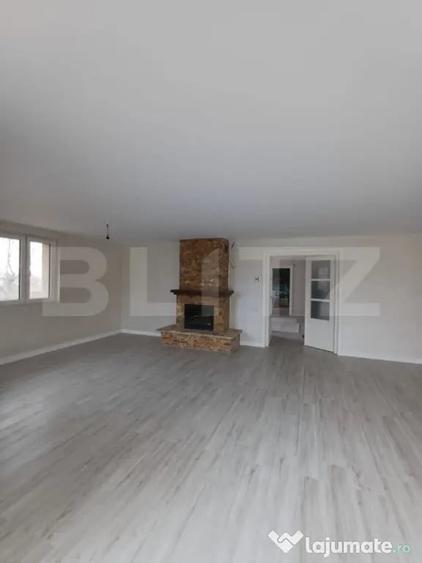 Casă cu 5 camere cu Teren 1590 Mp în Luna