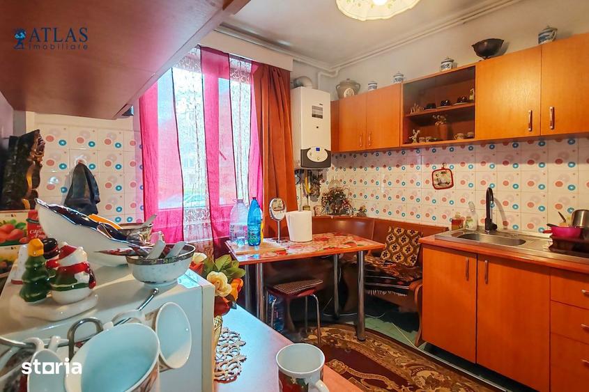 Apartament cu 3 camere decomandat, mobilat în Hărmanului
