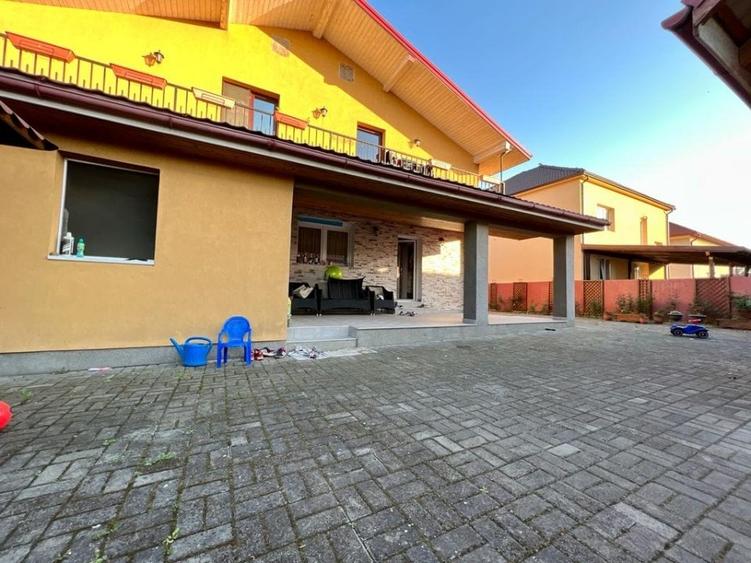 Casă cu 6 camere cu Canalizare în Moșnița Veche