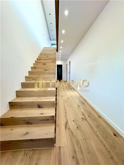 Birou, de 270 mp, în Central