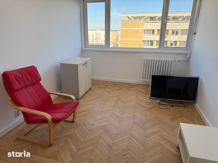 Apartament cu 3 camere semidecomandat în Iancului