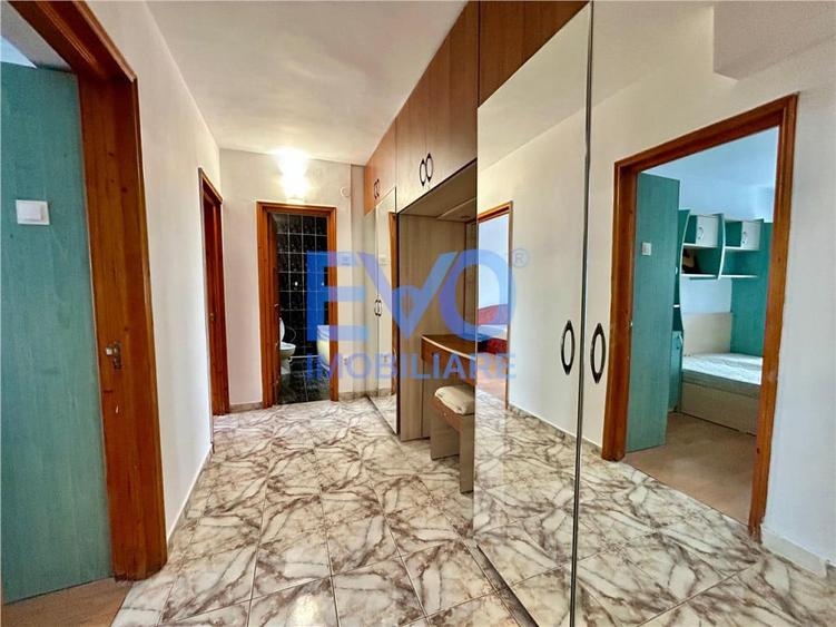 Apartament cu 3 camere decomandat în Nicolina