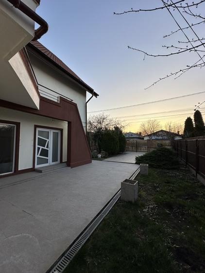 Casă cu 5 camere cu Teren 400 Mp în Central