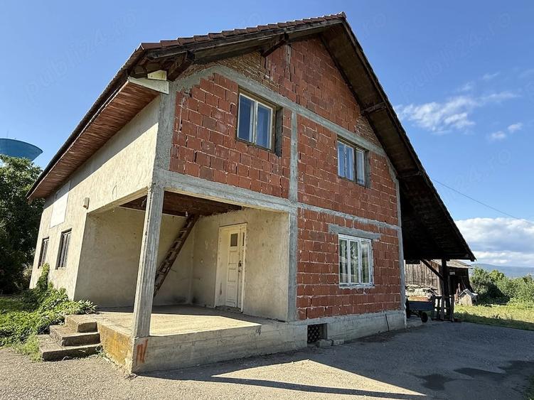 Casă cu Teren 2500 Mp în Central