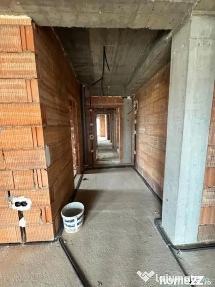 Apartament cu 3 camere decomandat în Vest