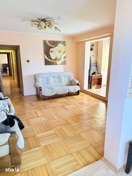 Apartament cu 4 camere decomandat în Siderurgiștilor