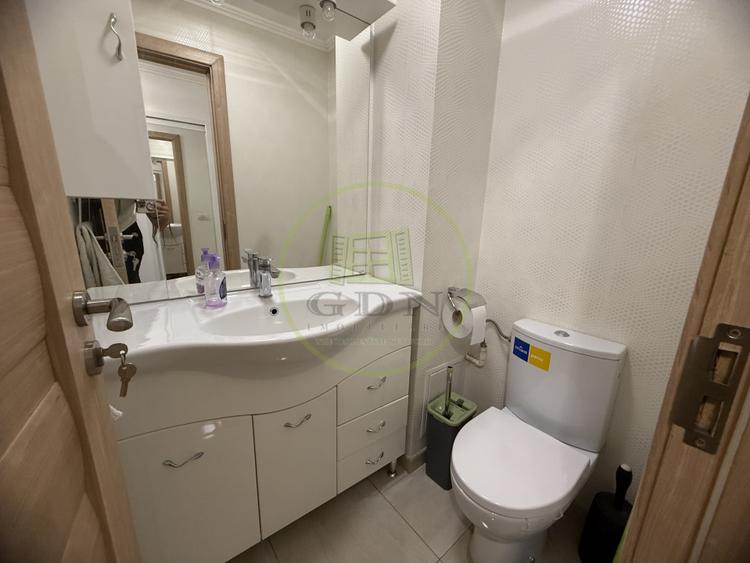 Apartament cu 3 camere decomandat, mobilat în Rovine