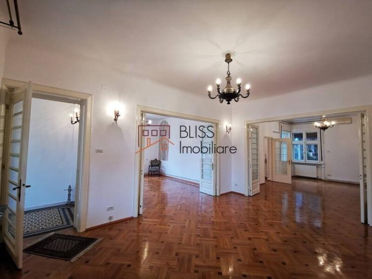 Apartament cu 6 camere semidecomandat în P-ța Dorobanți