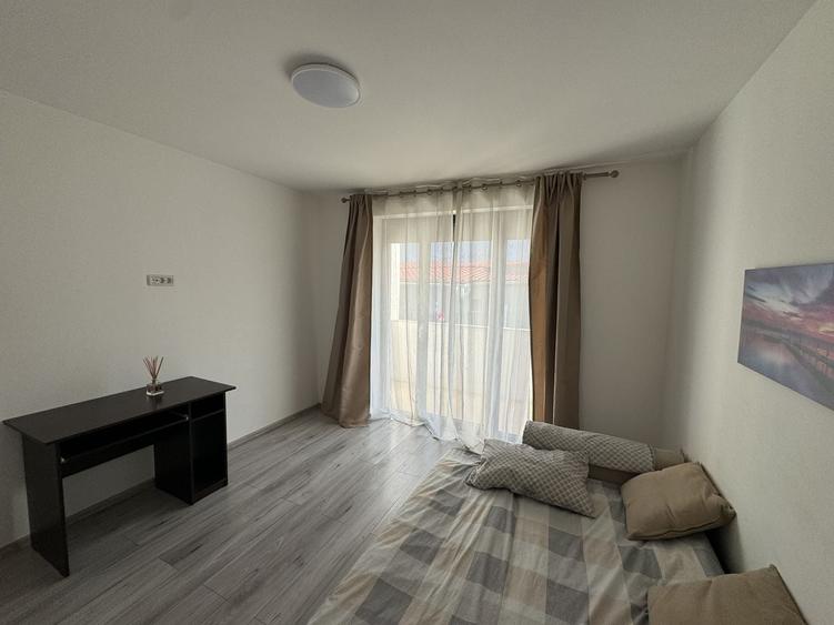 Apartament cu 3 camere semidecomandat, mobilat în UTA