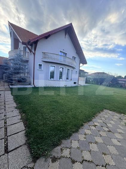 Casă individuală cu 6 camere cu Canalizare în Sânpetru