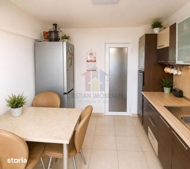 Apartament cu 3 camere decomandat în Sud