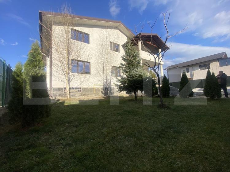 Casă individuală cu 8 camere cu Canalizare în Bucov