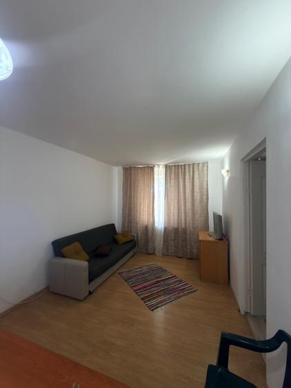 Apartament cu 2 camere semidecomandat, mobilat în Tomis Nord