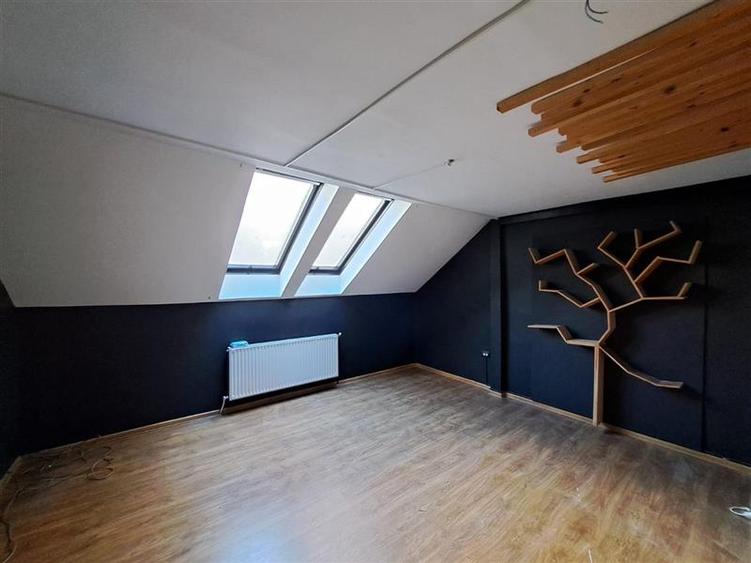 Duplex cu 11 camere cu Canalizare în Mărăști