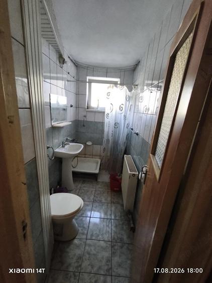 Apartament cu 3 camere decomandat în Petros