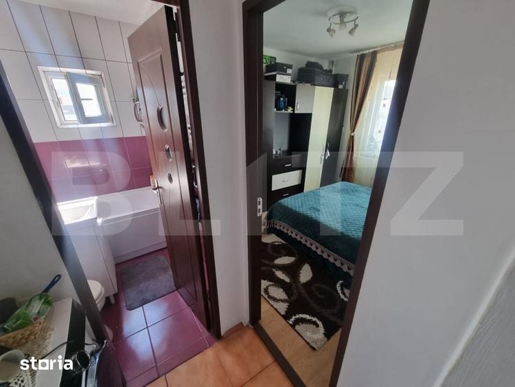 Apartament cu 3 camere semidecomandat, mobilat în Craiovița Nouă