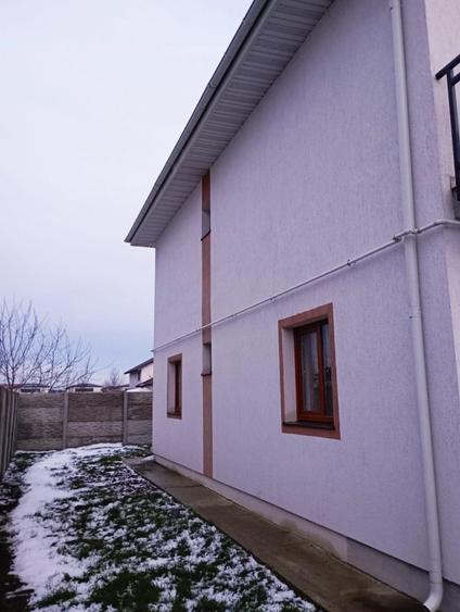 Duplex cu 5 camere cu Canalizare în Beceni