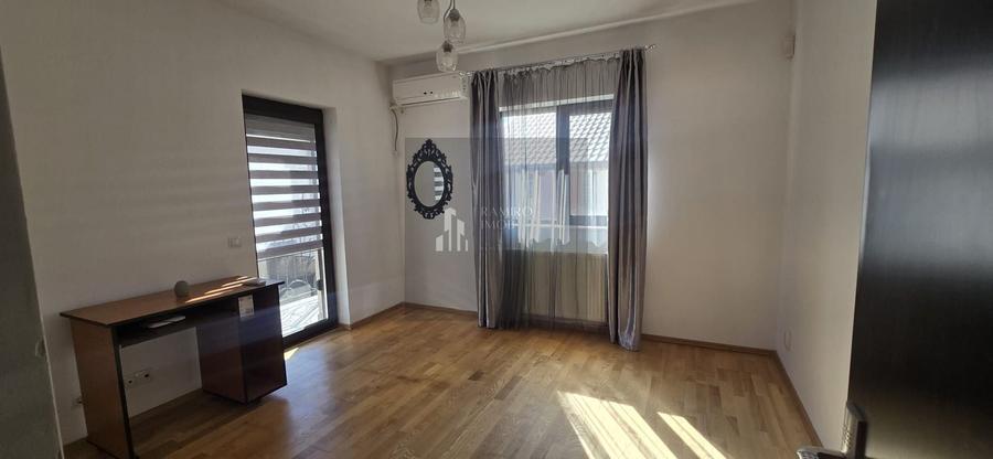 Casă individuală cu 4 camere cu Canalizare în Central