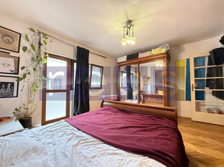 Apartament cu 4 camere semidecomandat, mobilat în P-ța Romană