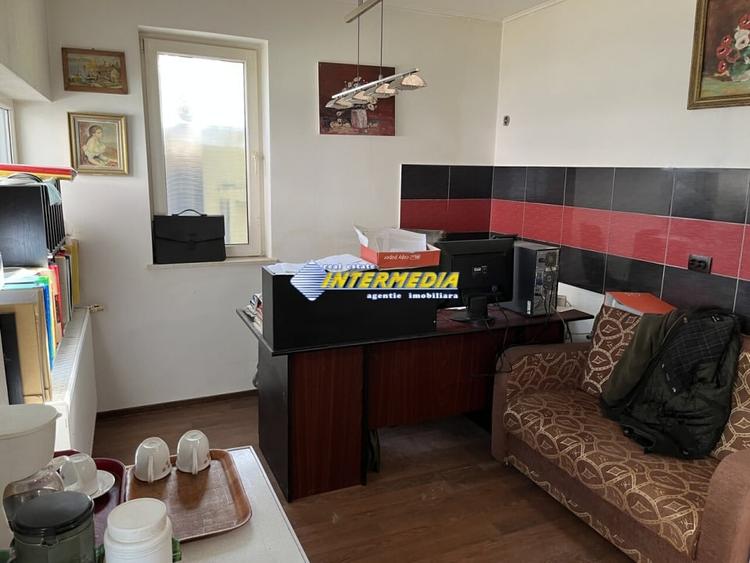 Casă individuală cu 4 camere cu Canalizare în Central