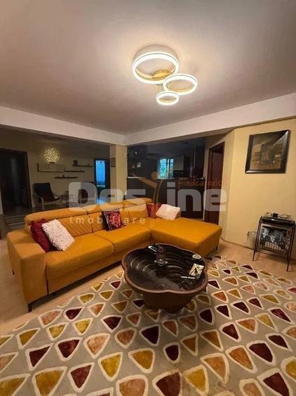 Apartament cu 4 camere decomandat, mobilat în Uverturii