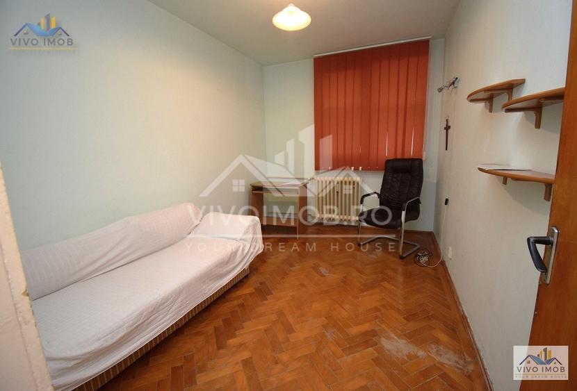 Apartament cu 3 camere semidecomandat în Titan