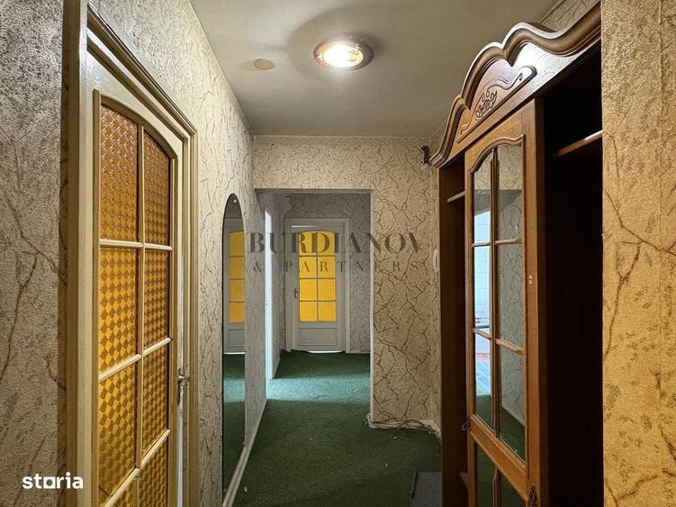 Apartament cu 4 camere semidecomandat în Gorjului