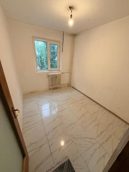 Apartament cu 3 camere semidecomandat în Sălaj