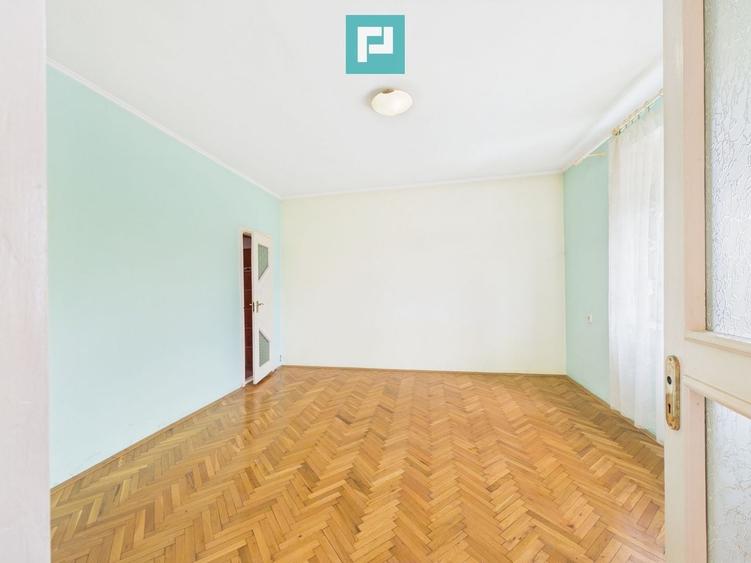 Casă individuală cu 7 camere cu Canalizare în Grădiște